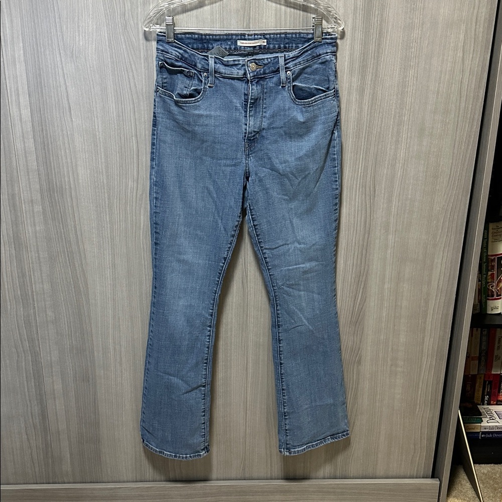 Levi's High Rise Bootcut Blue Jeans